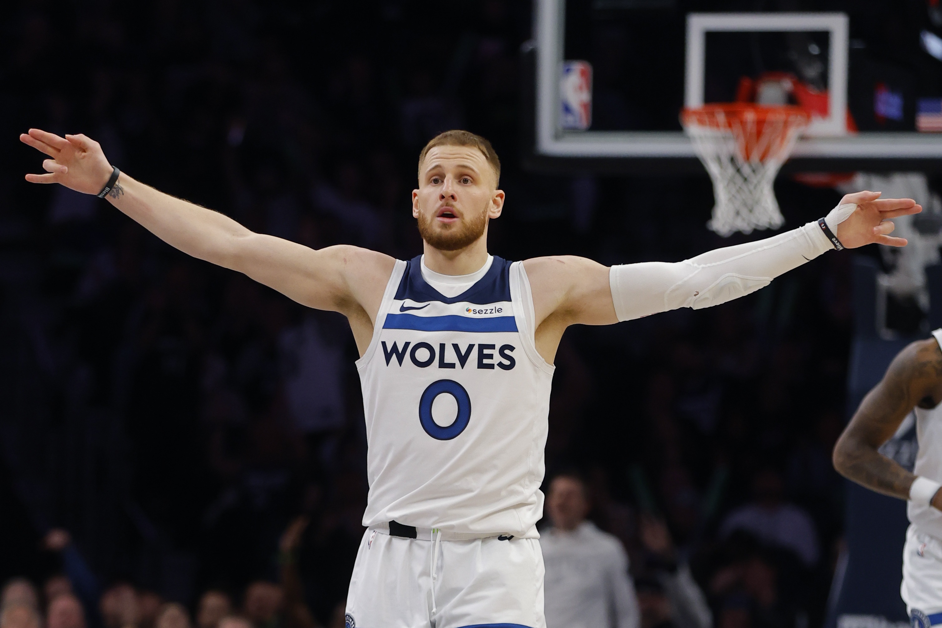 赏金女王模拟器-迪文谈专注度回归：之前我们惨败给了老鹰 有时事情就是这么简单