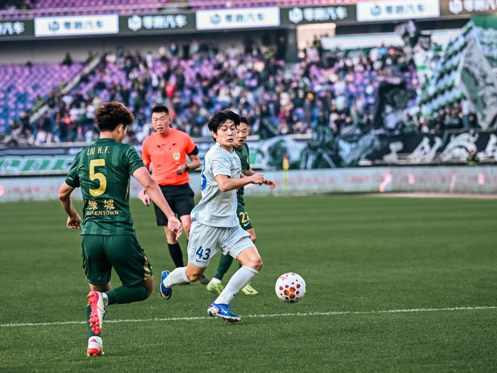 赏金女王试玩-中超观察｜超高上座率令人欣喜，争议判罚需要警惕